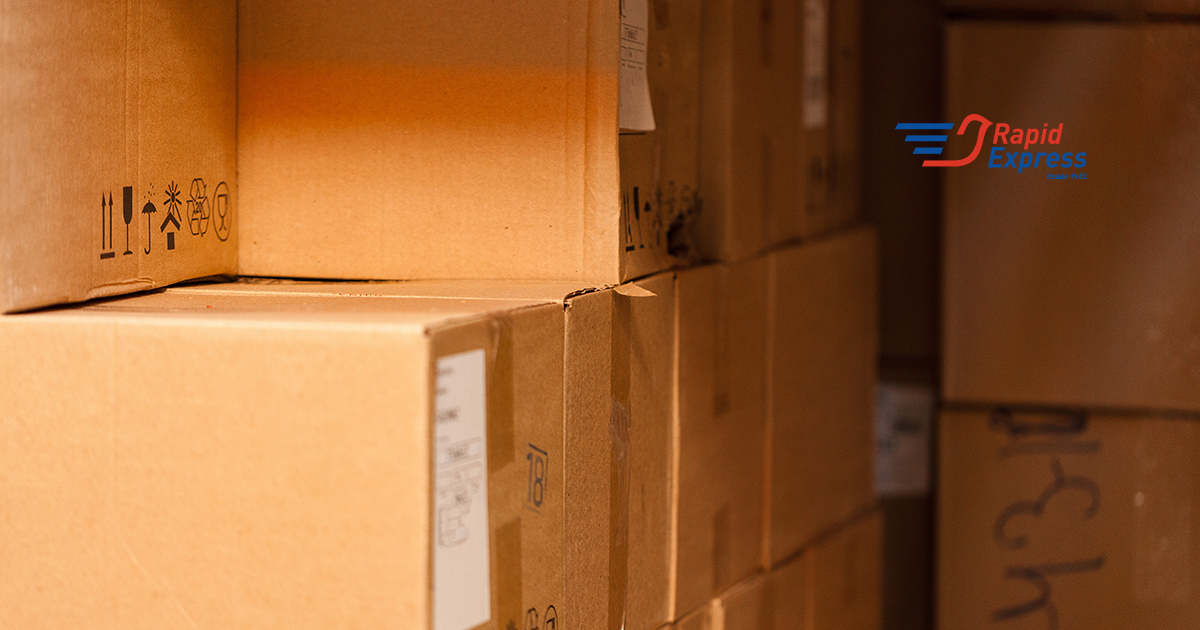 El grupaje es un modelo de transporte que consiste en agrupar mercancías de distintos clientes en un mismo vehículo, normalmente en pallets.